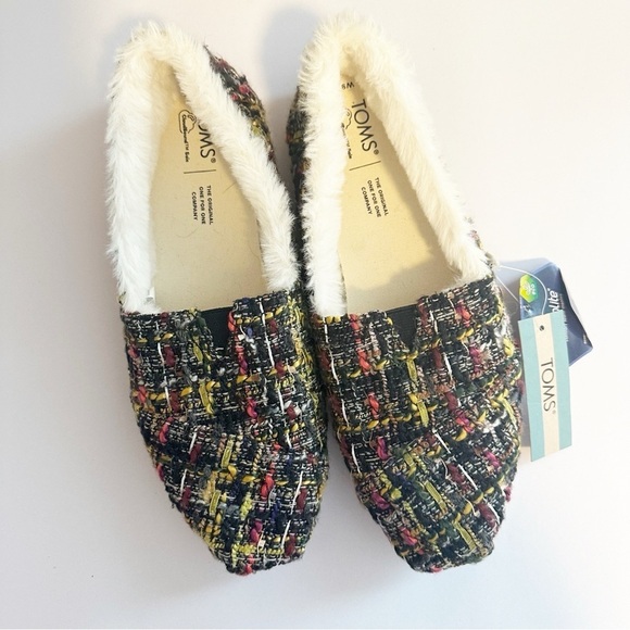 Tom’s woman’s alpargara slip on Sherpa lined shoes. - Picture 1 of 6